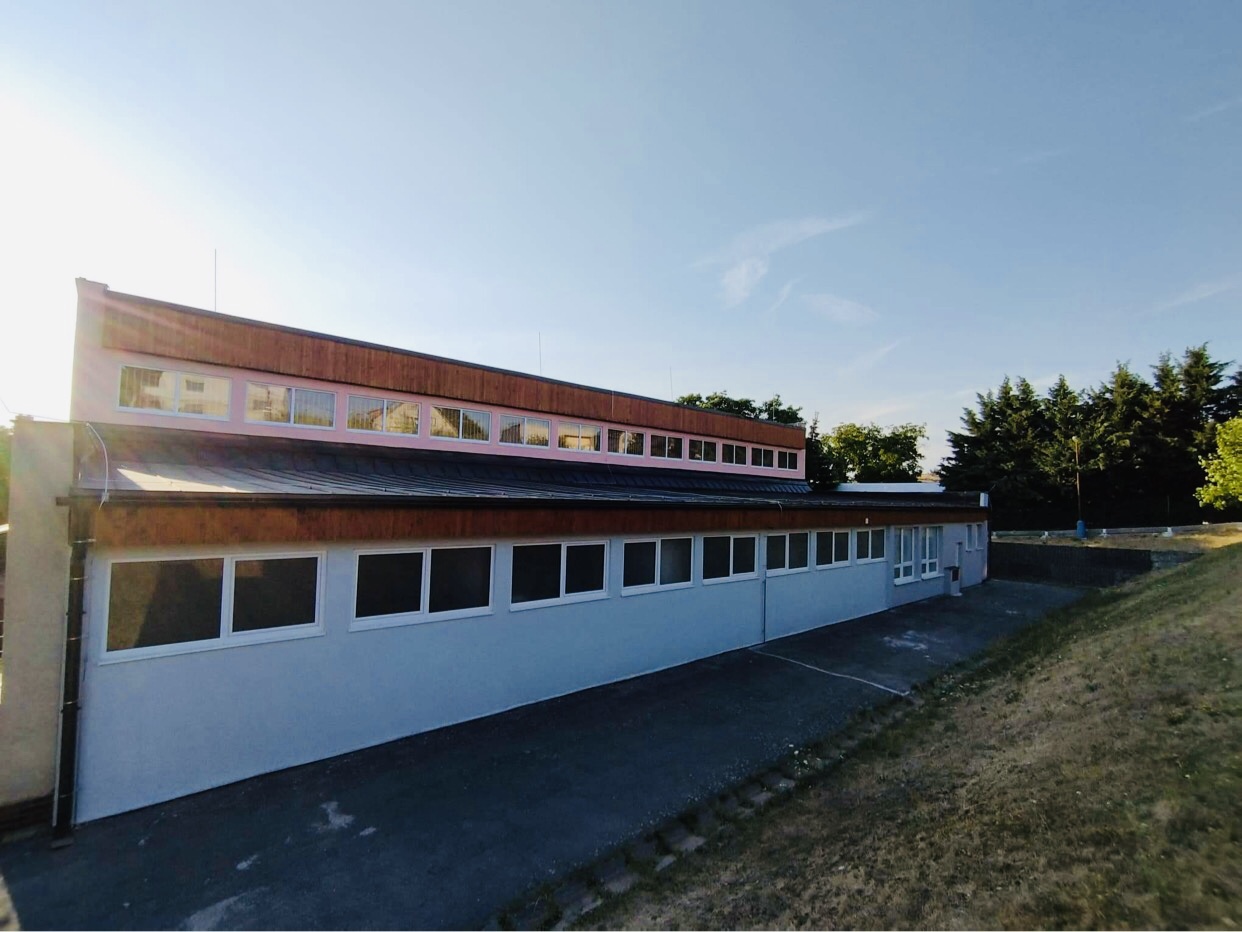 Výmena okenných konštrukcií telocvične v základnej škole s materskou školou Bzovík